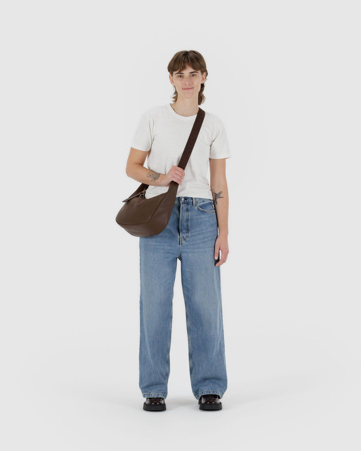 Medium Recycled Leather Crescent Bag Brown | Baggu Value