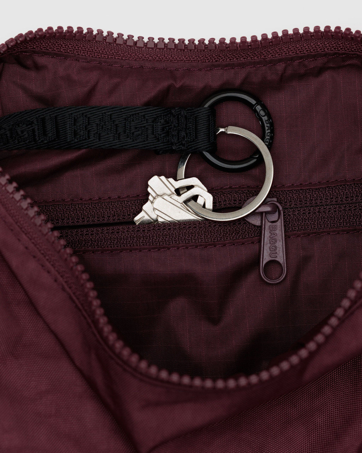 Small Nylon Crescent Bag Mahogany | Baggu Classic