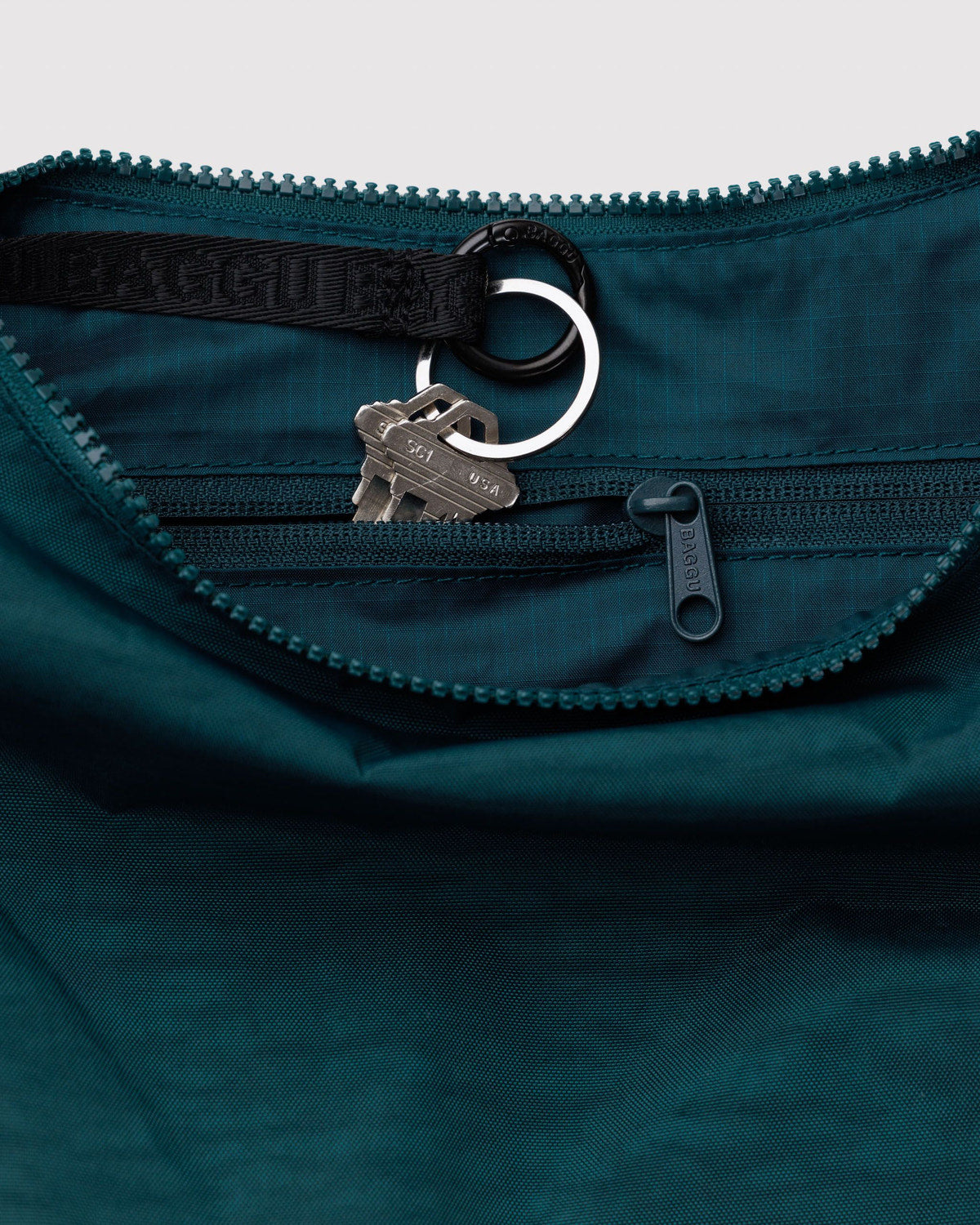 Medium Nylon Crescent Bag Deep Sea | Baggu Popular