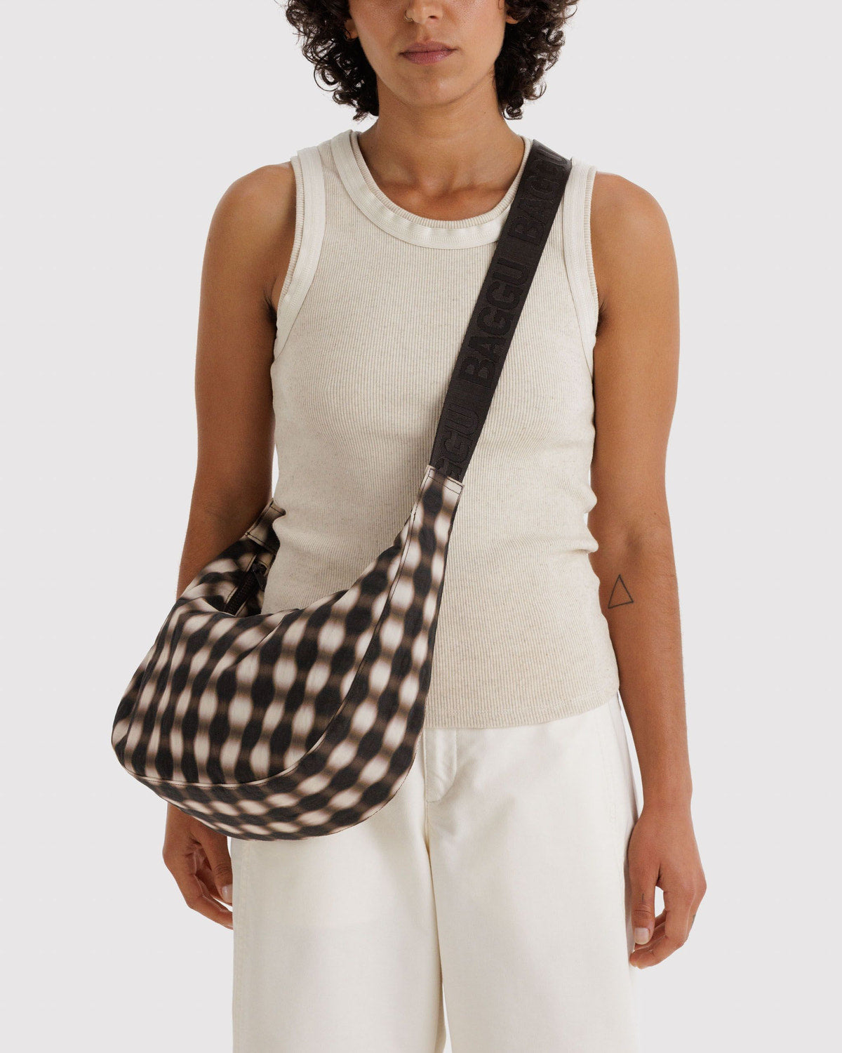 Medium Nylon Crescent Bag Blurred Gingham Brown | Baggu Classic
