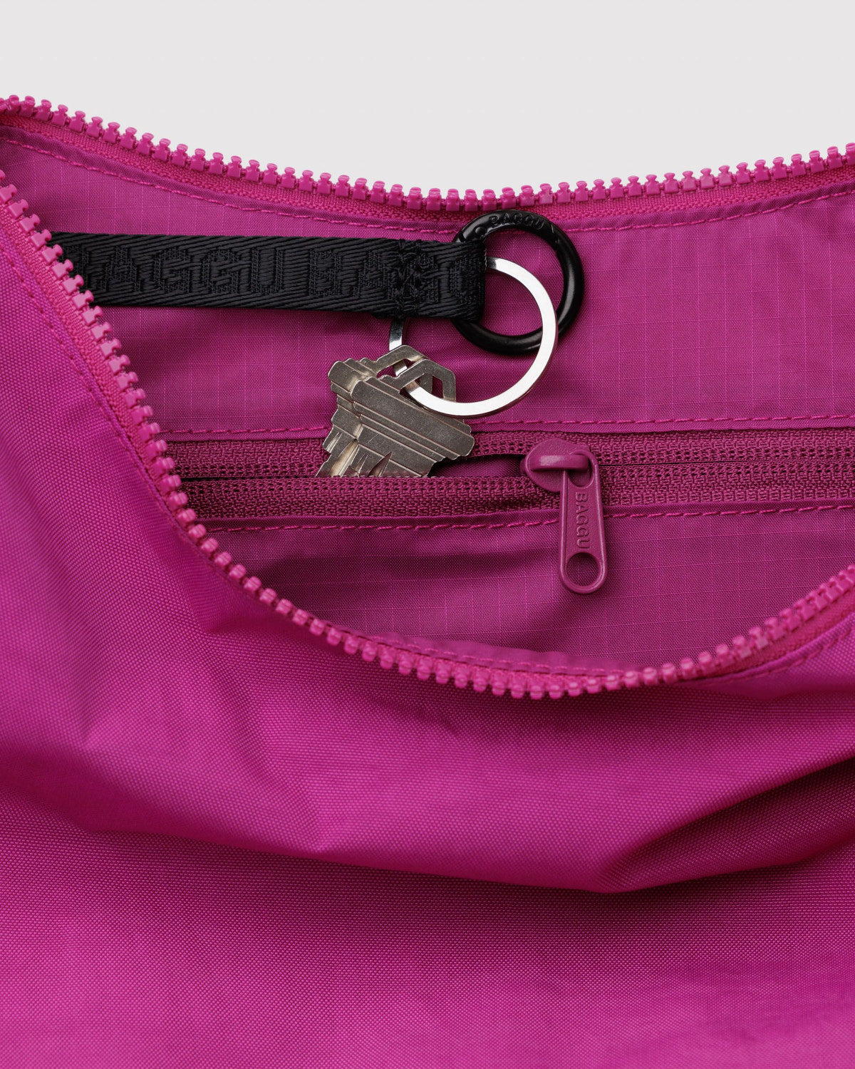 Medium Nylon Crescent Bag Deep Fuchsia | Baggu Essential