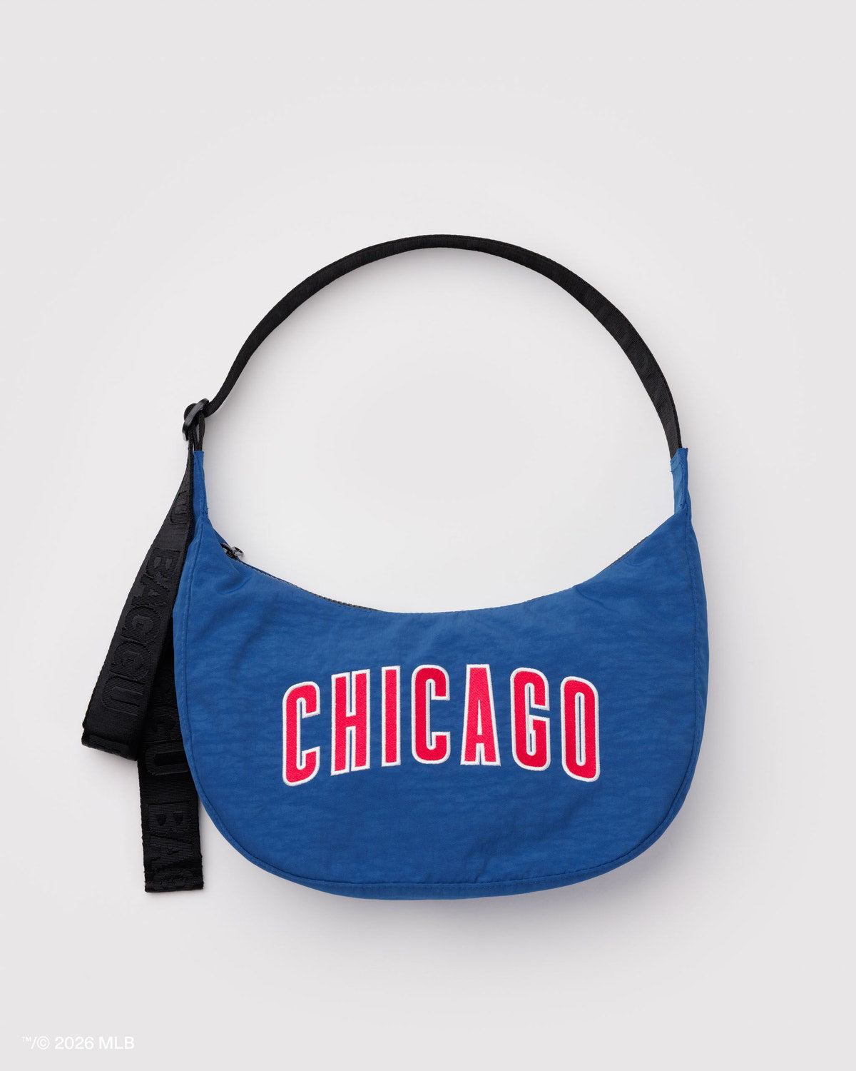 Medium Nylon Crescent Bag Chicago Cubs™ | Baggu Sale
